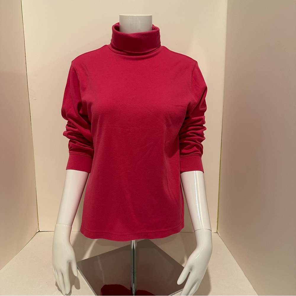 Lens in fuchsia turtleneck women’s size small 6 to 8